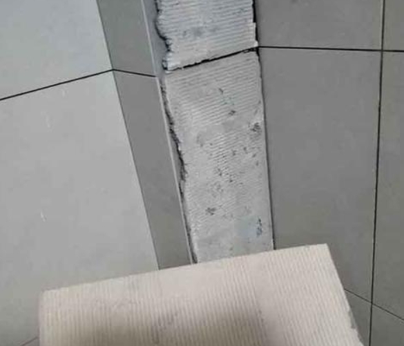 雨湖瓷砖空鼓维修公司分享下厨房瓷砖脱落的补救措施。